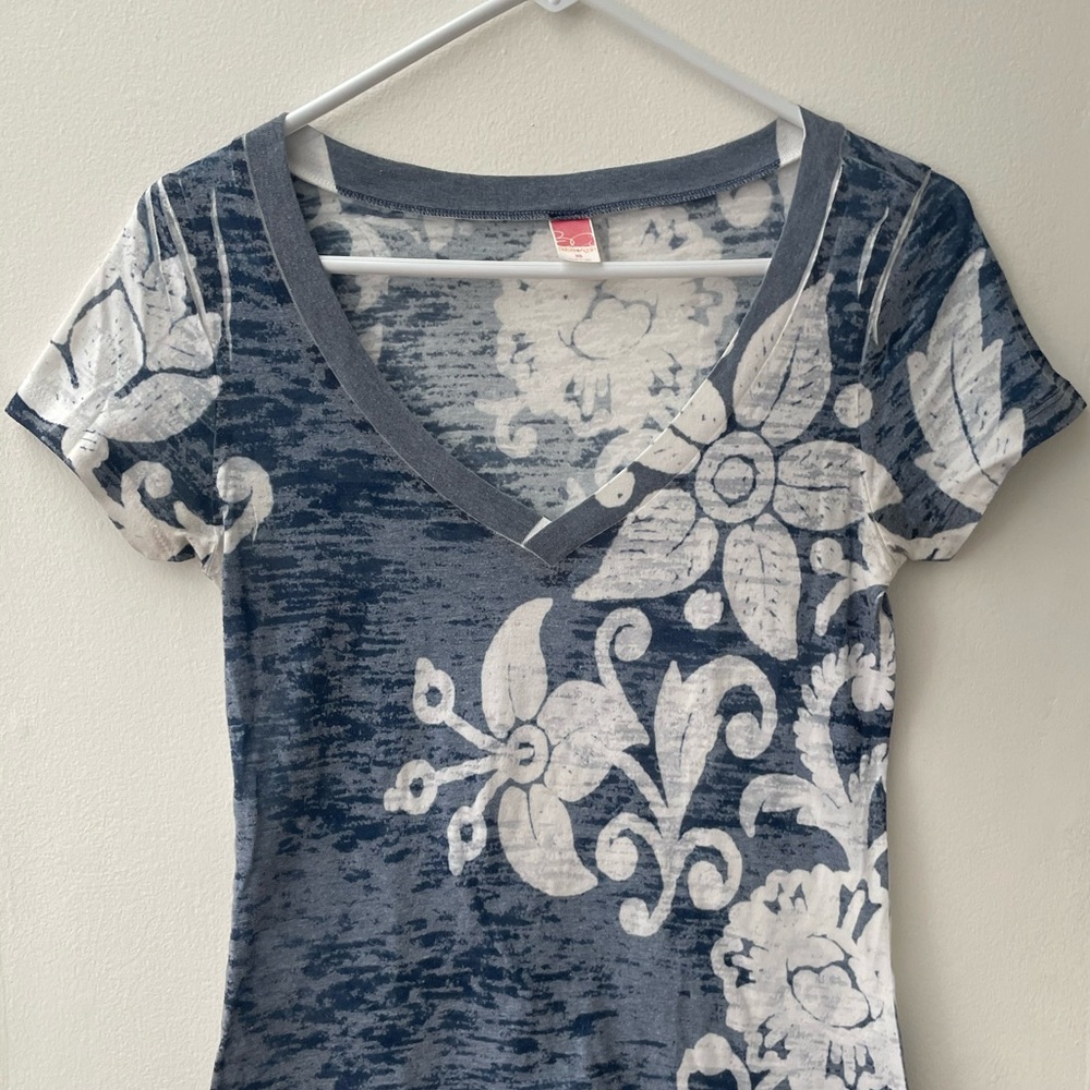 Beautiful Before+Again distressed Tee in XS